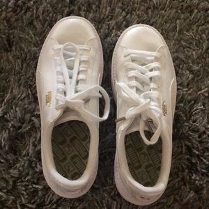 white platform pumas